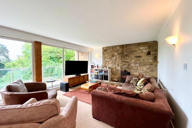 Wellbourne, Vicarage Hill, Farnham photo 4