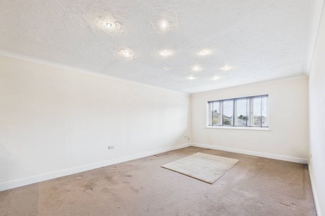 Flat 10, Coniston Court,, Cumberland Road, Surrey photo 3