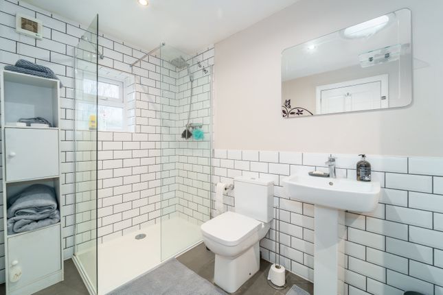 Shower Room Bungalow 2