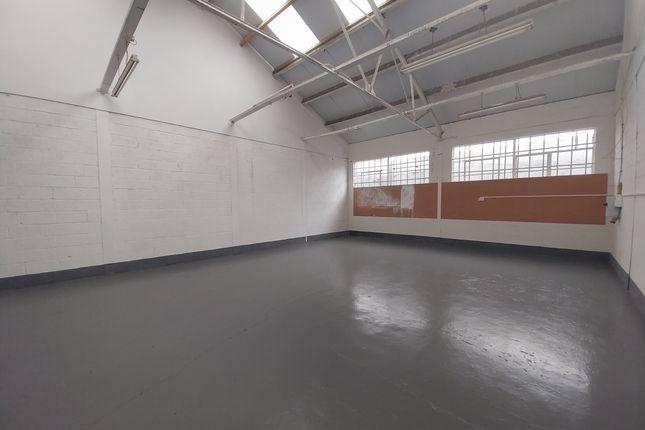 Light industrial to let in Unit 5 - Wadsworth Road, Greenford