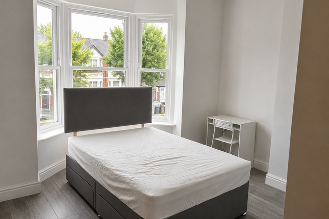 9, Manor Road, Rugby photo 3