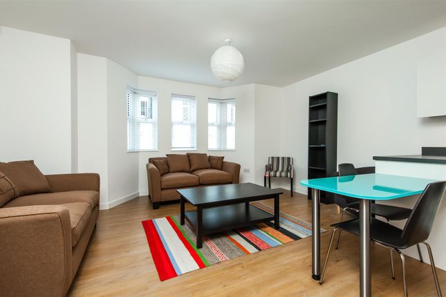 Thumbnail Flat to rent in Mossbury Road, Battersea, London
