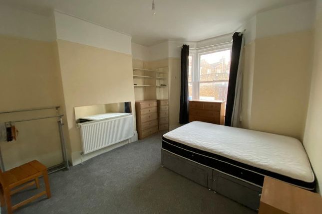 Thumbnail Room to rent in Ducie Street, London
