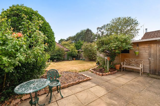 6, Hookley Close, Godalming photo 4