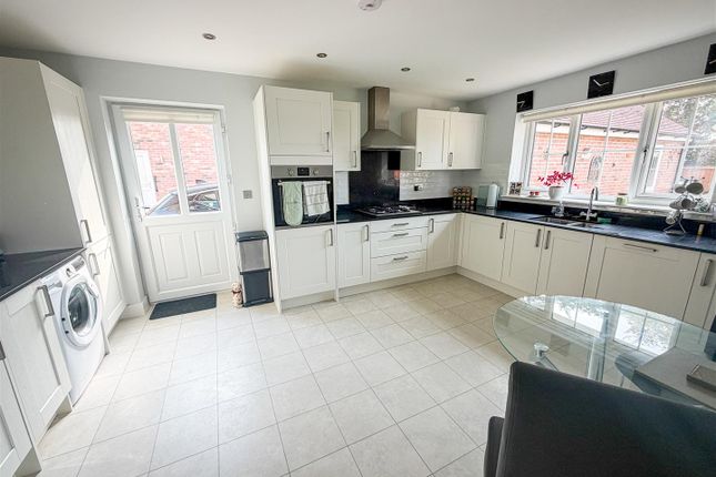 3, Clay Hall Crescent, East Clacton photo 3