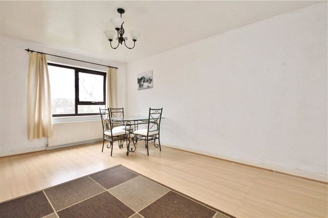 33, Mulberry Court, Surrey photo 2