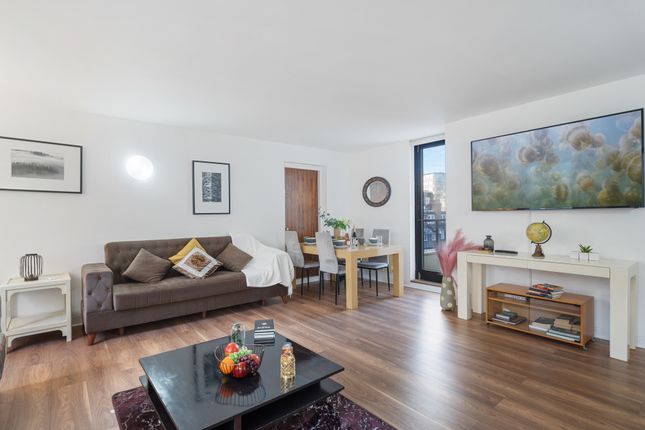 Flat to rent in Piccadilly, London