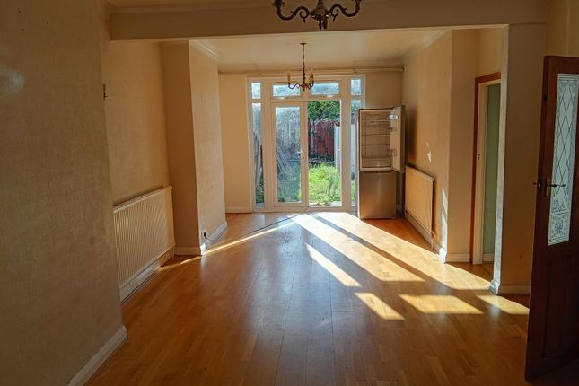60 Parham Drive, Ilford photo 2