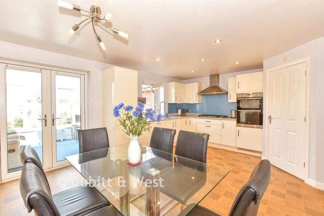 12, Poppy Way, Havant photo 3