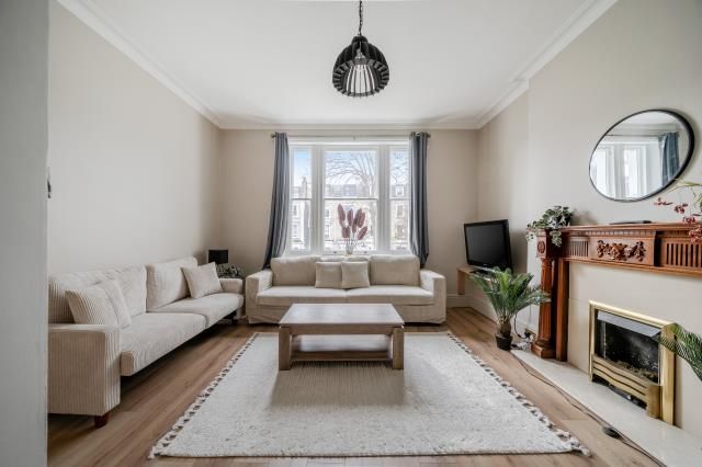 Flat 1, 15, Elsham Road, London photo 4