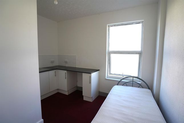 Room 1, 57, York Road, Southend-On-Sea photo 2
