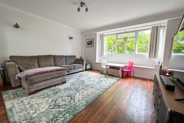 24, Mountwood, West Molesey photo 2