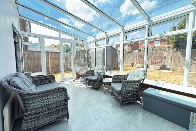 22, Raynham Way, Luton photo 2