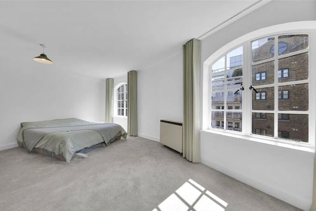 Flat 42, Java Wharf, 16, Shad Thames, London photo 4