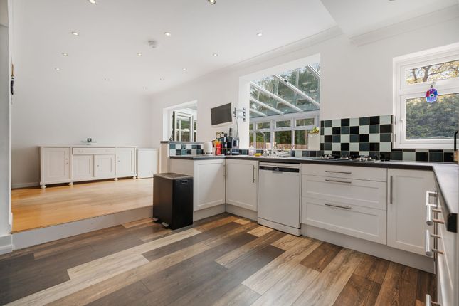 18 Morley Crescent, Edgware photo 4