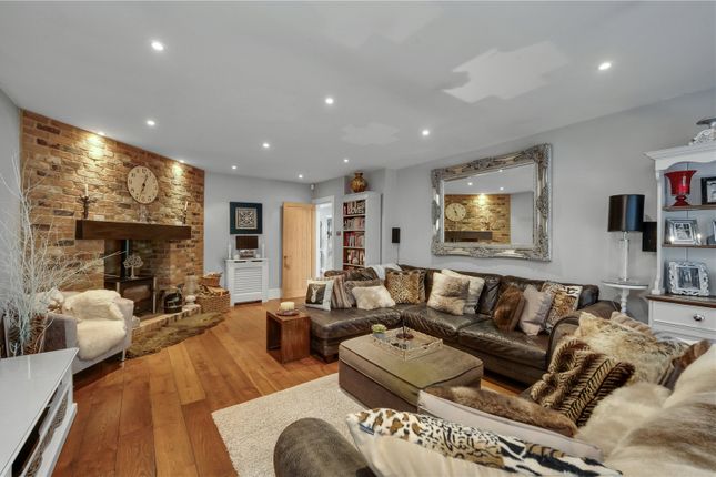 25, Ember Gardens, Surrey photo 4