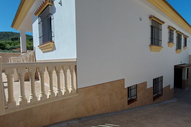 Villa for sale in Los Pradillos, Casabermeja, Málaga, Andalusia, Spain