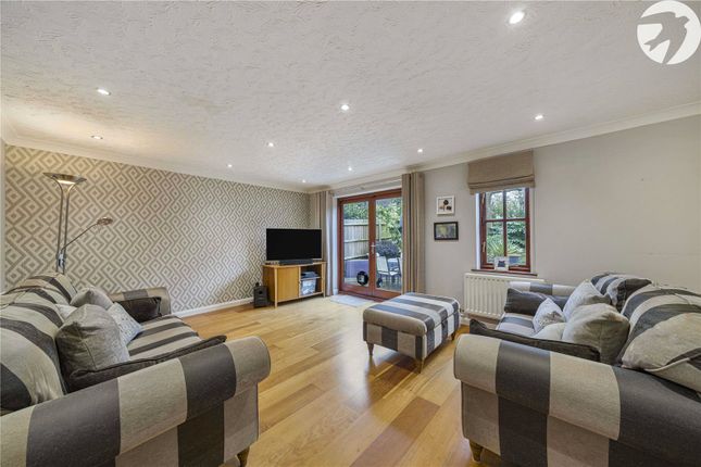 39, Darenth Park Avenue, Dartford photo 2