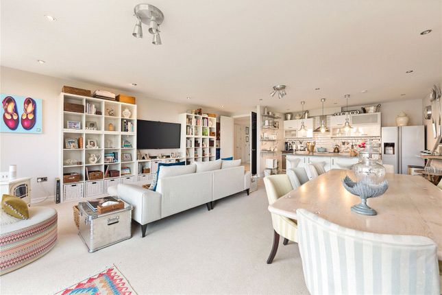 23 Acqua House, 41, Melliss Avenue, Surrey photo 4