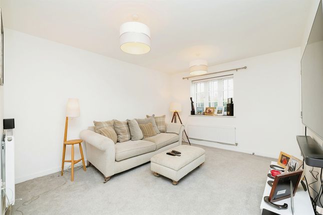 39, Foxhills Way, Brackley photo 3