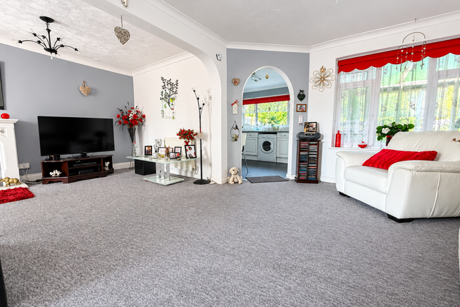 20, Denver Drive, Basildon photo 3