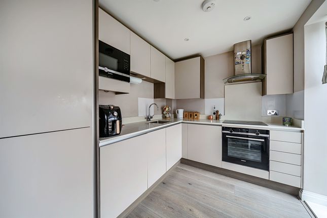 Apartment 22, Waterside Court, The Colonnade, Maidenhead photo 2