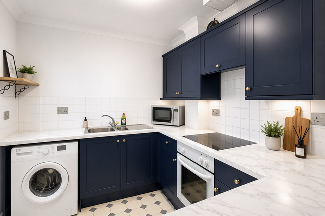 13 Enton Place, Hounslow photo 5