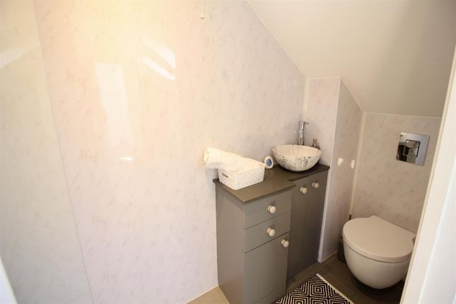 Maisonette for sale in Queens Avenue, Greenford