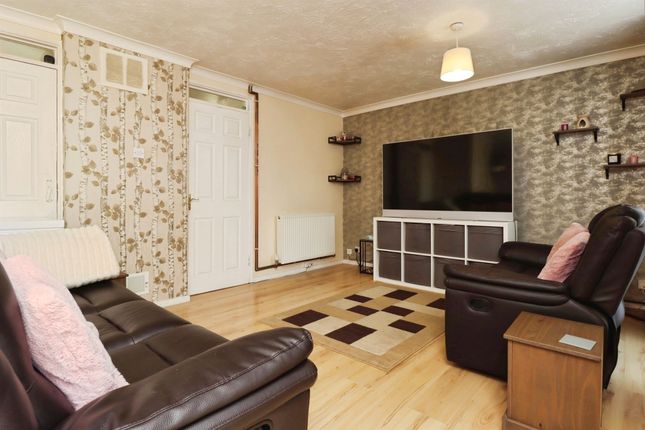 247, Minerva Way, Wellingborough photo 3