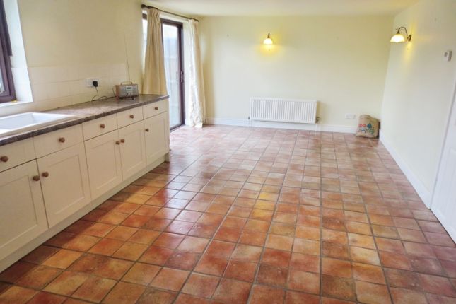 14, Doggetts Lane, Westbury photo 4