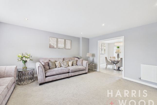 10 Newman Fields, Great Bentley, Essex photo 3