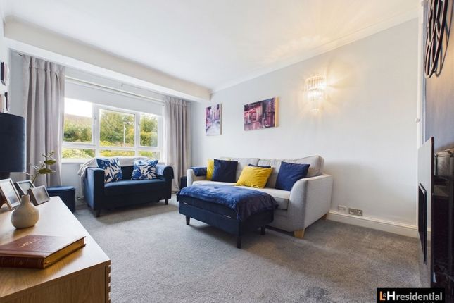 118 Gateshead Road, Borehamwood photo 3