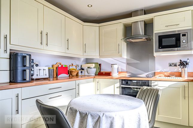 16, Jerwood Hill Close, West Yorkshire photo 3