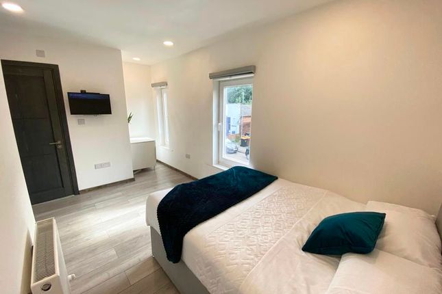Room 4 7 Stafford Road, Bedford photo 2