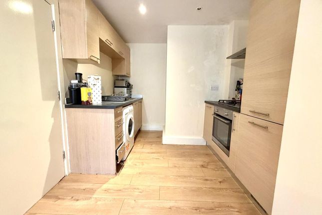 Flat 9, Runnel Court, Spring Place, Barking photo 4