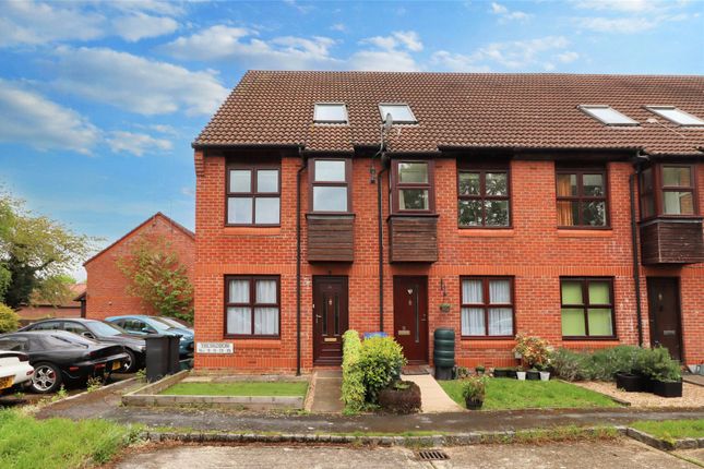 Thumbnail Flat for sale in Tolvaddon Close, Horsell, Woking