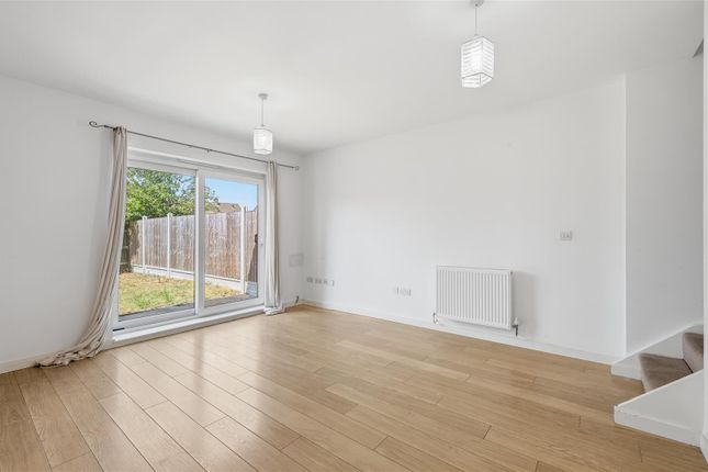 35, Magnetic Crescent, Enfield photo 2