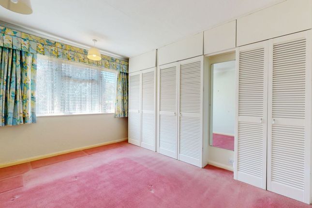 Kimble Crescent, Bushey photo 4