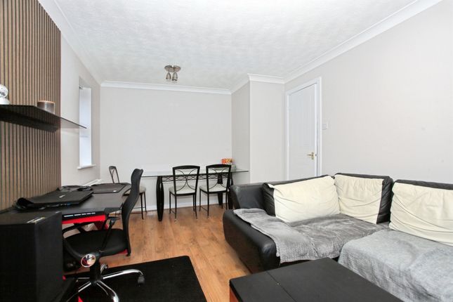 12, Mansfield Court, Peterborough photo 3