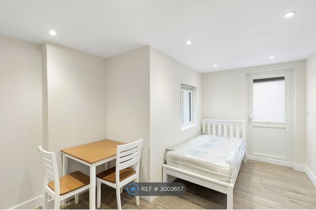 Clarence Road, Grays photo 5