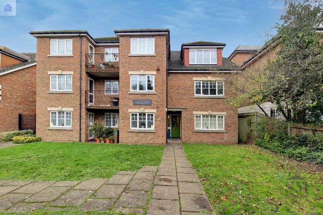 Flat for sale in Pampisford Road, South Croydon