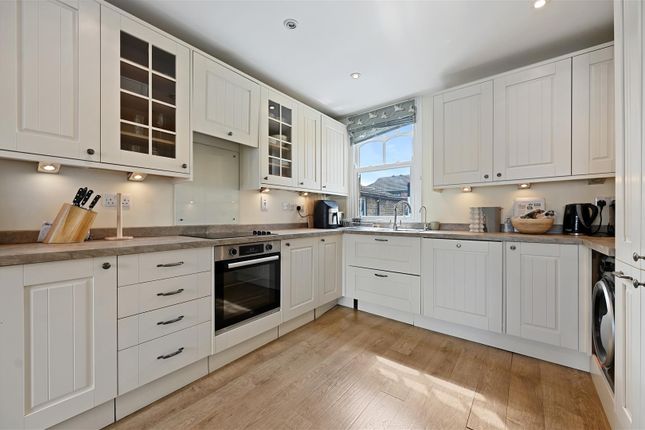 Flat A, 63, Adelaide Grove, London photo 3