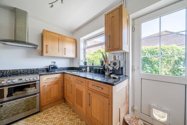 1 St. Stephens Close, Haslemere photo 4