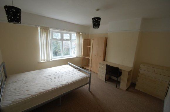2, Dennistead Crescent, Leeds photo 5
