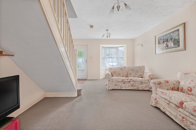 48, Longcroft Gardens, Welwyn Garden City photo 2