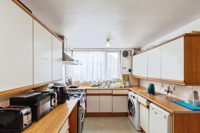 10, Nevis Grove, Milton Keynes photo 3