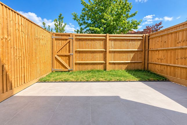 Flat Flat 2, 49c, Abbotswood Road, London photo 5
