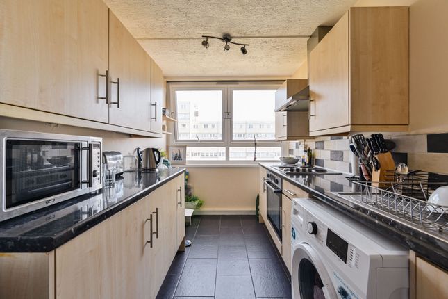 Connor Court, Battersea Park photo 4