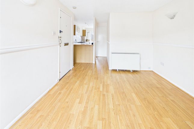 320A, Oaktree Crescent, Bristol photo 3
