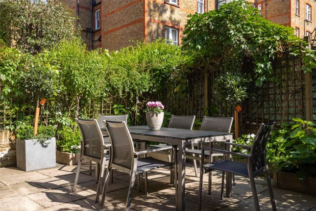 Thumbnail Flat for sale in Cheyne Gardens, Chelsea